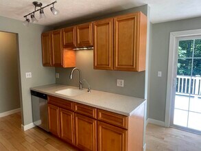 86 Prescott Rd in Raymond, NH - Building Photo - Building Photo