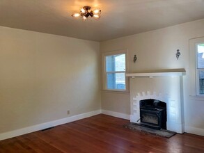 17230 Coleman Valley Rd in Occidental, CA - Foto de edificio - Building Photo
