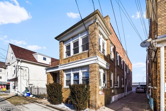 420 Paulison Ave in Passaic, NJ - Building Photo - Building Photo