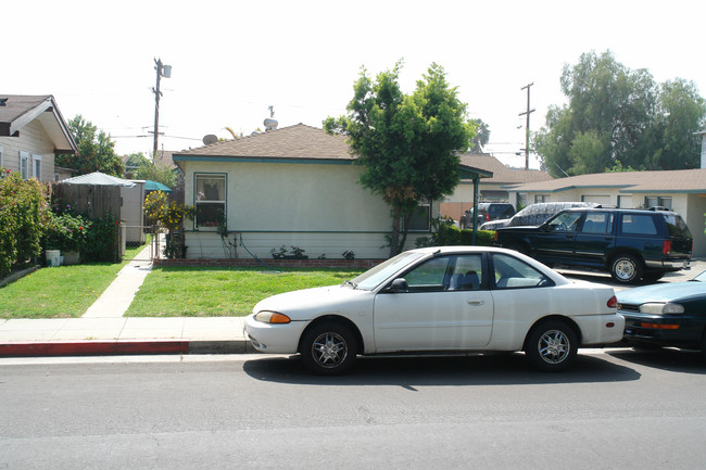 332 Magnolia Ave in Glendale, CA - Foto de edificio - Building Photo