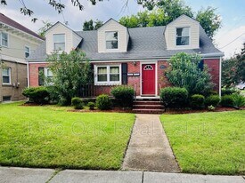 4615 Colonial Ave in Norfolk, VA - Building Photo