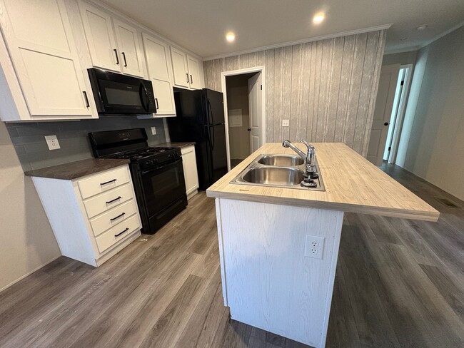 property at 2404 E Birch Dr
