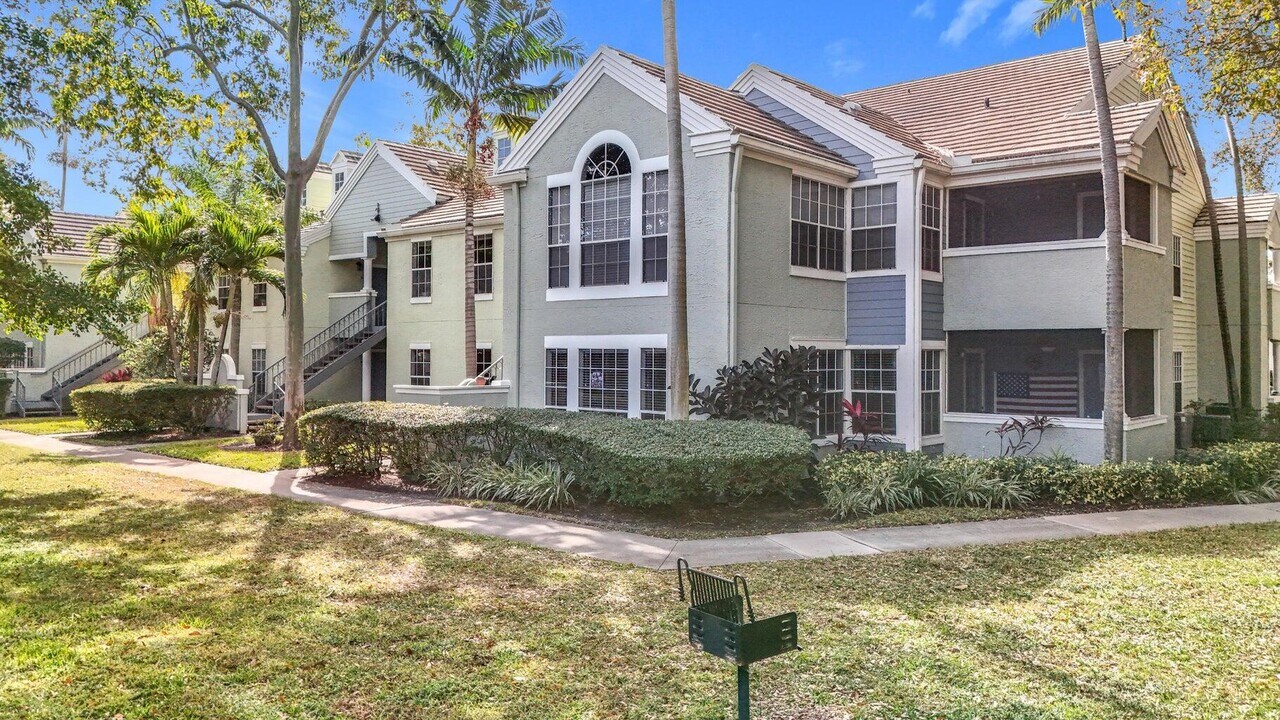 1020 Crystal Way, Unit M in Delray Beach, FL - Foto de edificio