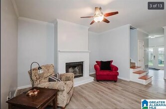 218 Carl Nichols Dr in Pelham, AL - Foto de edificio - Building Photo