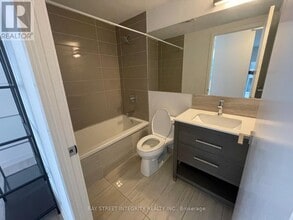 28 Wellesley St E in Toronto, ON - Building Photo - Building Photo