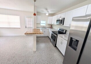 126 146th Ave in Madeira Beach, FL - Building Photo - Building Photo