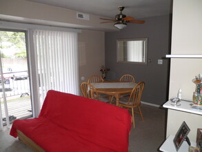 10171 Fair Woods Dr, Unit 202 in Fairfax, VA - Building Photo - Building Photo