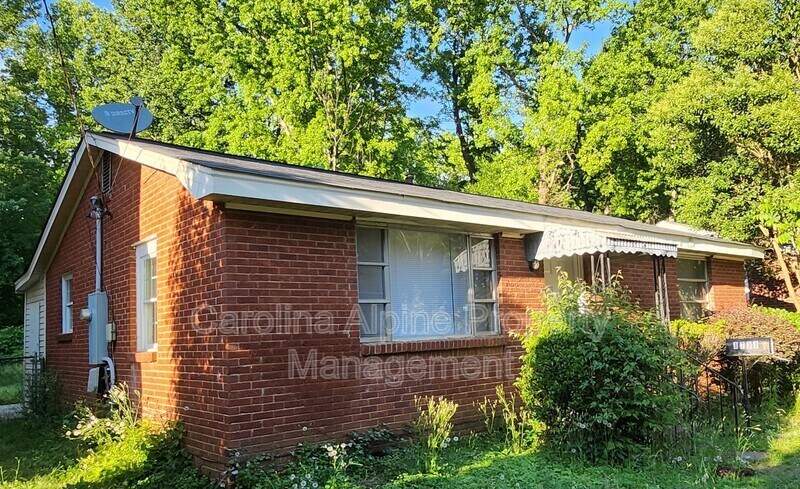 1733 Finchley Dr in Charlotte, NC - Building Photo