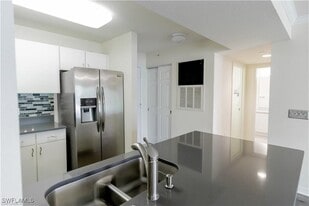 8234 Key Royal Cir in Naples, FL - Building Photo