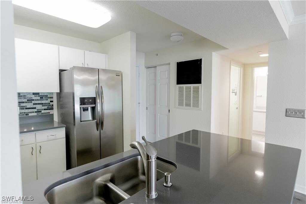 8234 Key Royal Cir in Naples, FL - Foto de edificio