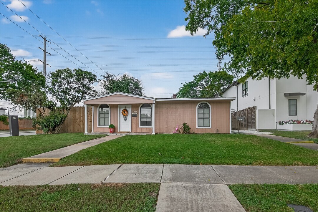 3928 Childress St in Houston, TX - Foto de edificio