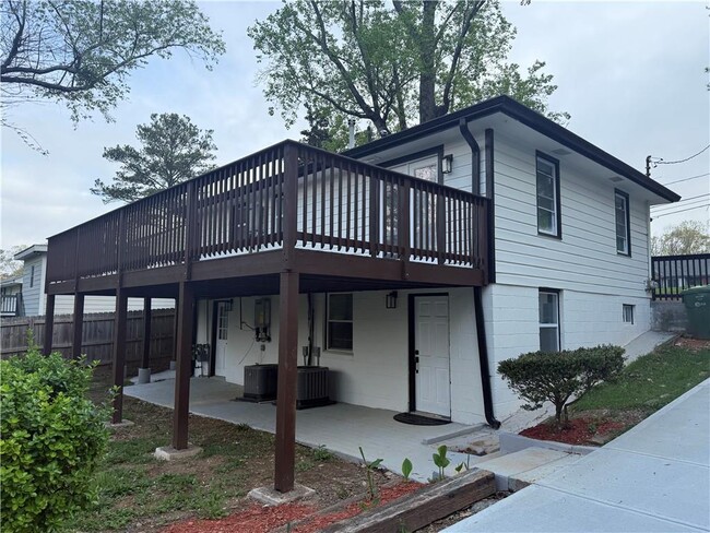 1288 Northwest Dr NW in Atlanta, GA - Building Photo - Building Photo