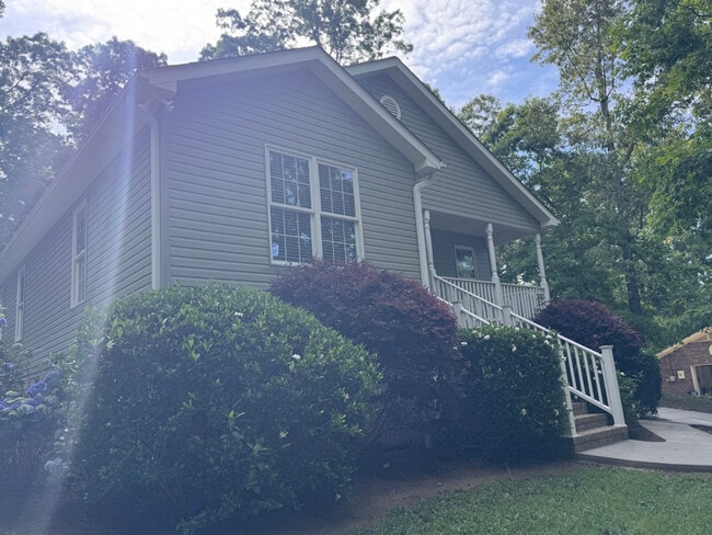 708 Edwards Mill Rd in Taylors, SC - Building Photo - Building Photo