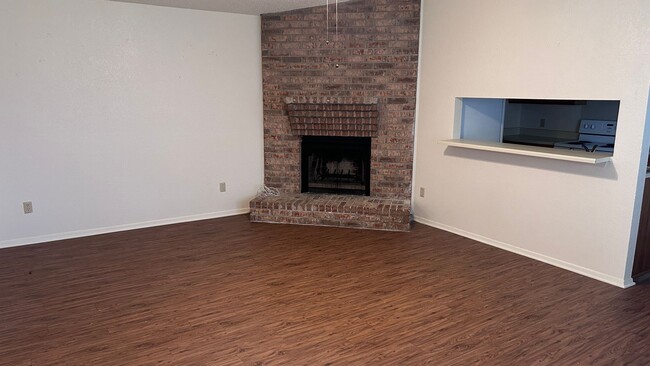 1127 Mountain View St in Red Oak, TX - Building Photo - Building Photo