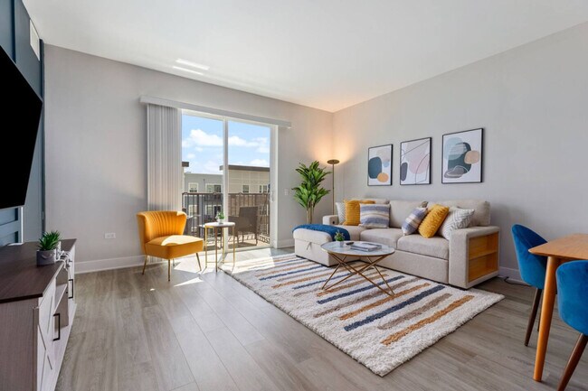 28294 Ferry Rd in Warrenville, IL - Foto de edificio - Building Photo