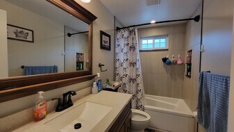 37 Sandy Ln, Unit Upper in Buffalo, NY - Building Photo