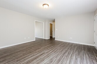 207 Pinonwood Dr in Simpsonville, SC - Building Photo - Building Photo
