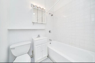 331 W 43rd St in New York, NY - Building Photo - Building Photo