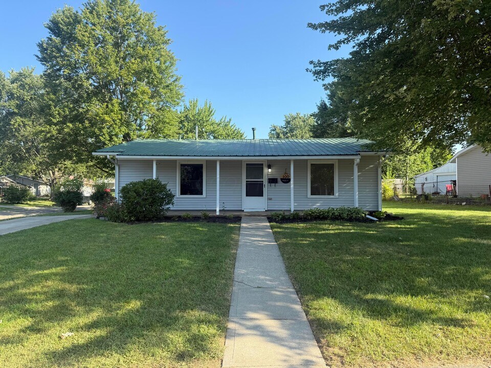 100 Valley View Dr in Johnstown, OH - Building Photo