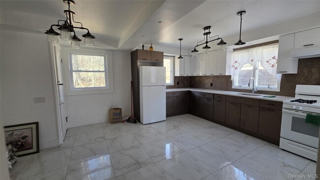 208 Glenmere Rd in Chester, NY - Building Photo - Building Photo