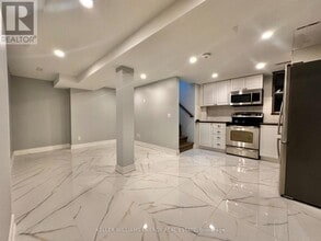 557 Whistler Dr in Oshawa, ON - Building Photo - Building Photo