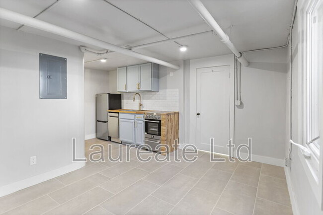 property at 1050 N Pearl St
