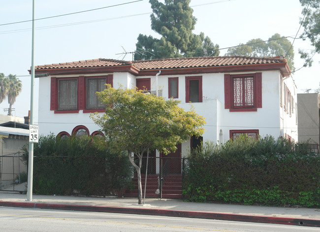 1012-1014 N Virgil Ave in Los Angeles, CA - Foto de edificio - Building Photo