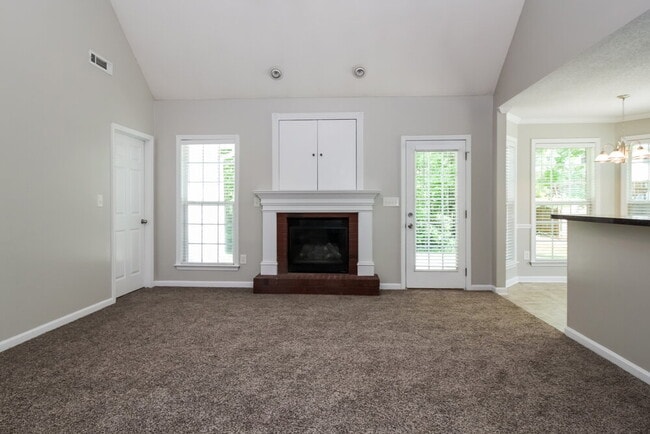 51 Kentucky Ave in Sharpsburg, GA - Foto de edificio - Building Photo