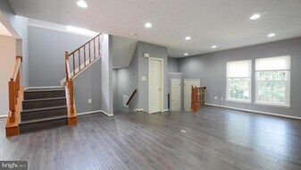 15 Beacon Hill Way in Gaithersburg, MD - Building Photo
