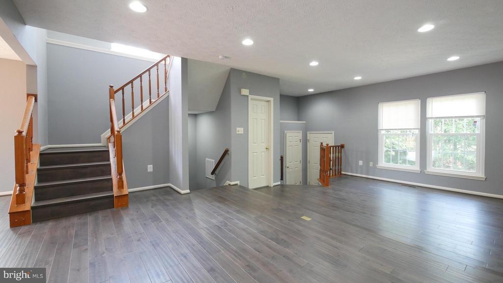 15 Beacon Hill Way in Gaithersburg, MD - Building Photo