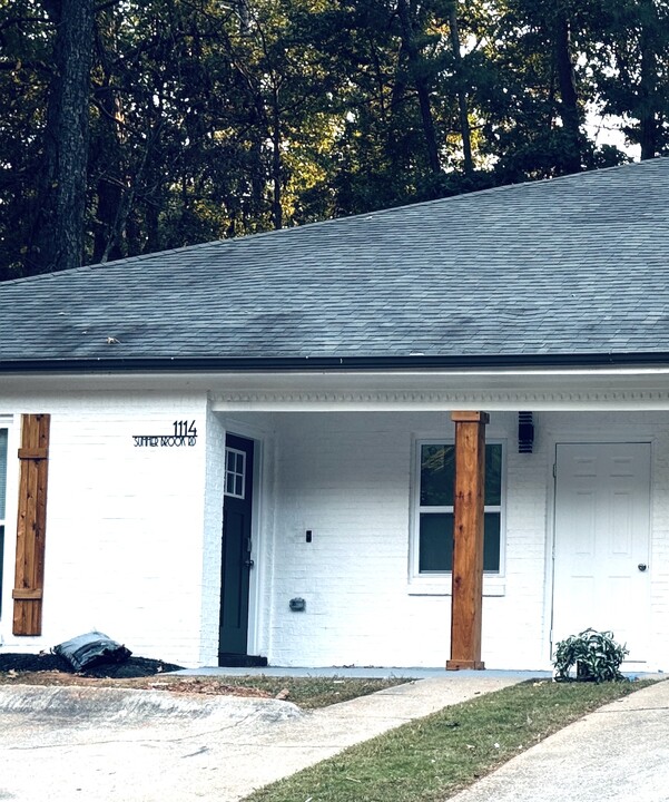 1114 Summer Brook Rd in Atlanta, GA - Building Photo