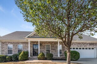 7004 Marhaden Dr in Nashville, TN - Building Photo