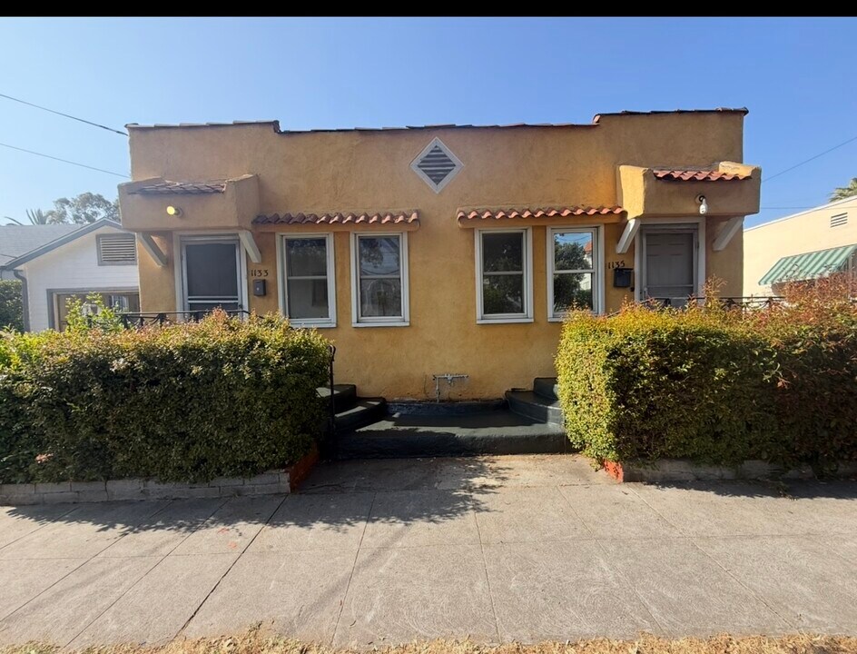 1133 E Lexington Dr, Unit 1133 in Glendale, CA - Building Photo