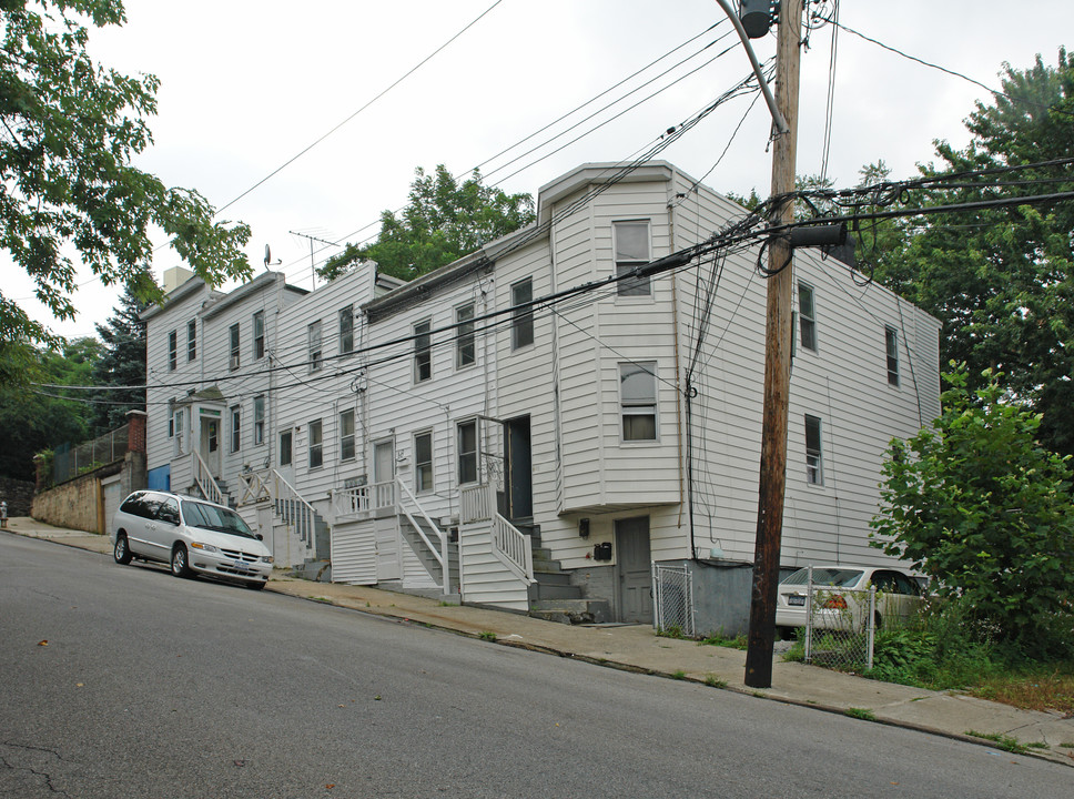 70 Croton Ter in Yonkers, NY - Building Photo