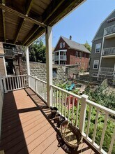 33 Pearson Ave, Unit 1 in Somerville, MA - Foto de edificio - Building Photo
