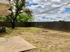 1317 N Knowles Dr in Fort Worth, TX - Building Photo - Building Photo