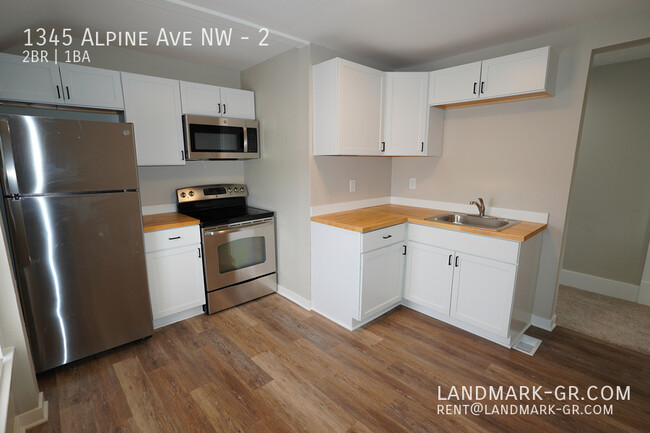 1345 Alpine Ave NW in Grand Rapids, MI - Building Photo - Building Photo