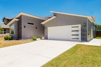 3906 Bogie Way in Converse, TX - Building Photo - Building Photo