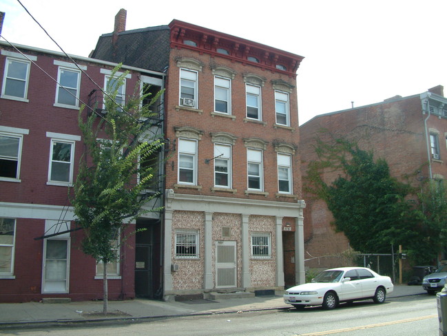 116 E McMicken Ave in Cincinnati, OH - Building Photo - Building Photo