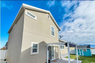 4851 W Cold Springs Cir in Riverton, UT - Building Photo - Building Photo