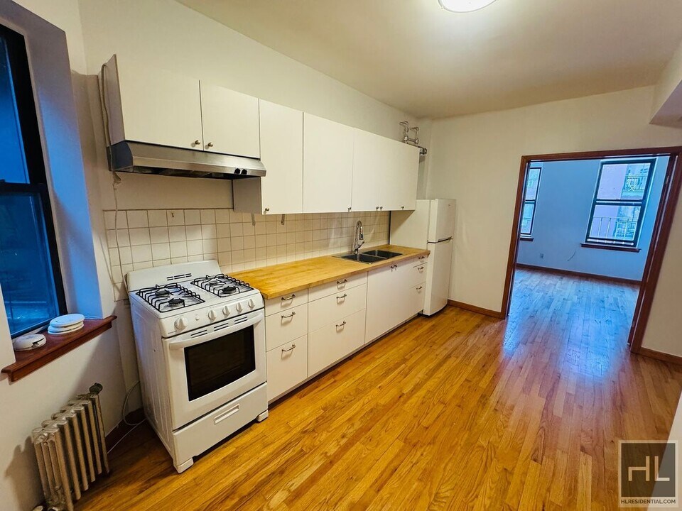 PITT STREET in New York, NY - Building Photo