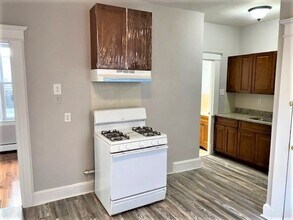 126 W 19th St-Unit -4 in Bayonne, NJ - Foto de edificio - Building Photo