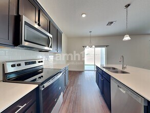 874 Heavenly Dr in St. Cloud, FL - Foto de edificio - Building Photo