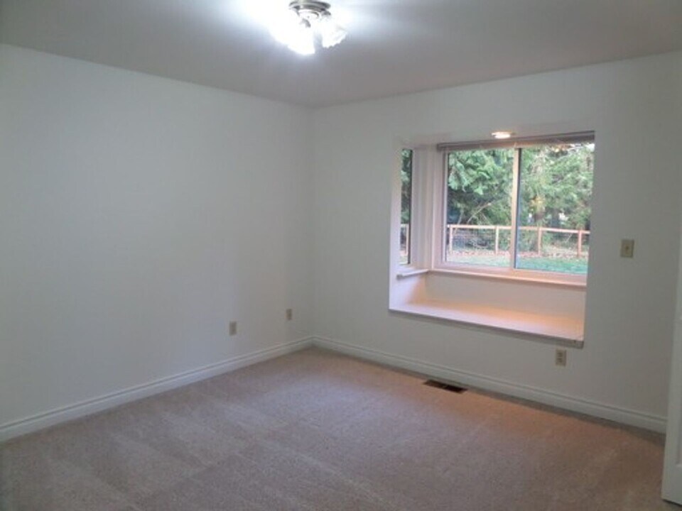 26811 SE Duthie Hill Rd in Issaquah, WA - Building Photo