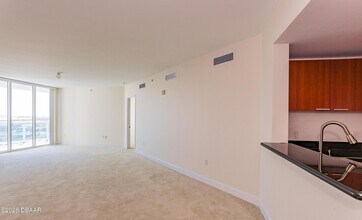 241 Riverside Dr, Unit 2203 in Holly Hill, FL - Foto de edificio - Building Photo