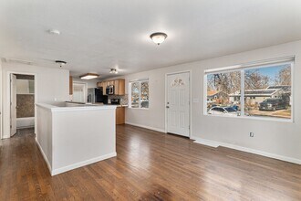 3110 W Bear Creek Dr in Sheridan, CO - Building Photo - Building Photo