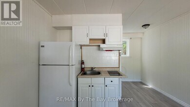 280 River Rd E in Wasaga Beach, ON - Building Photo - Building Photo