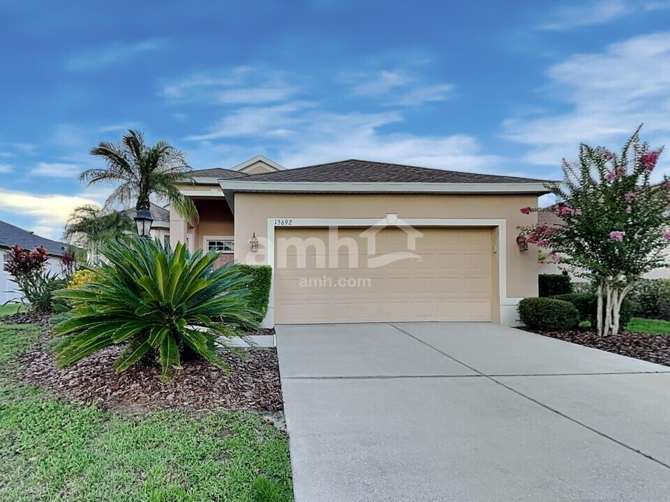 15692 Lemon Fish Dr in Lakewood Ranch, FL - Foto de edificio
