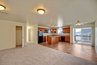 Phoenix Ridge in Williston, ND - Foto de edificio - Building Photo
