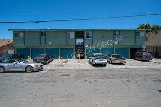 1042-1050 Gaviota Ave in Long Beach, CA - Building Photo - Building Photo